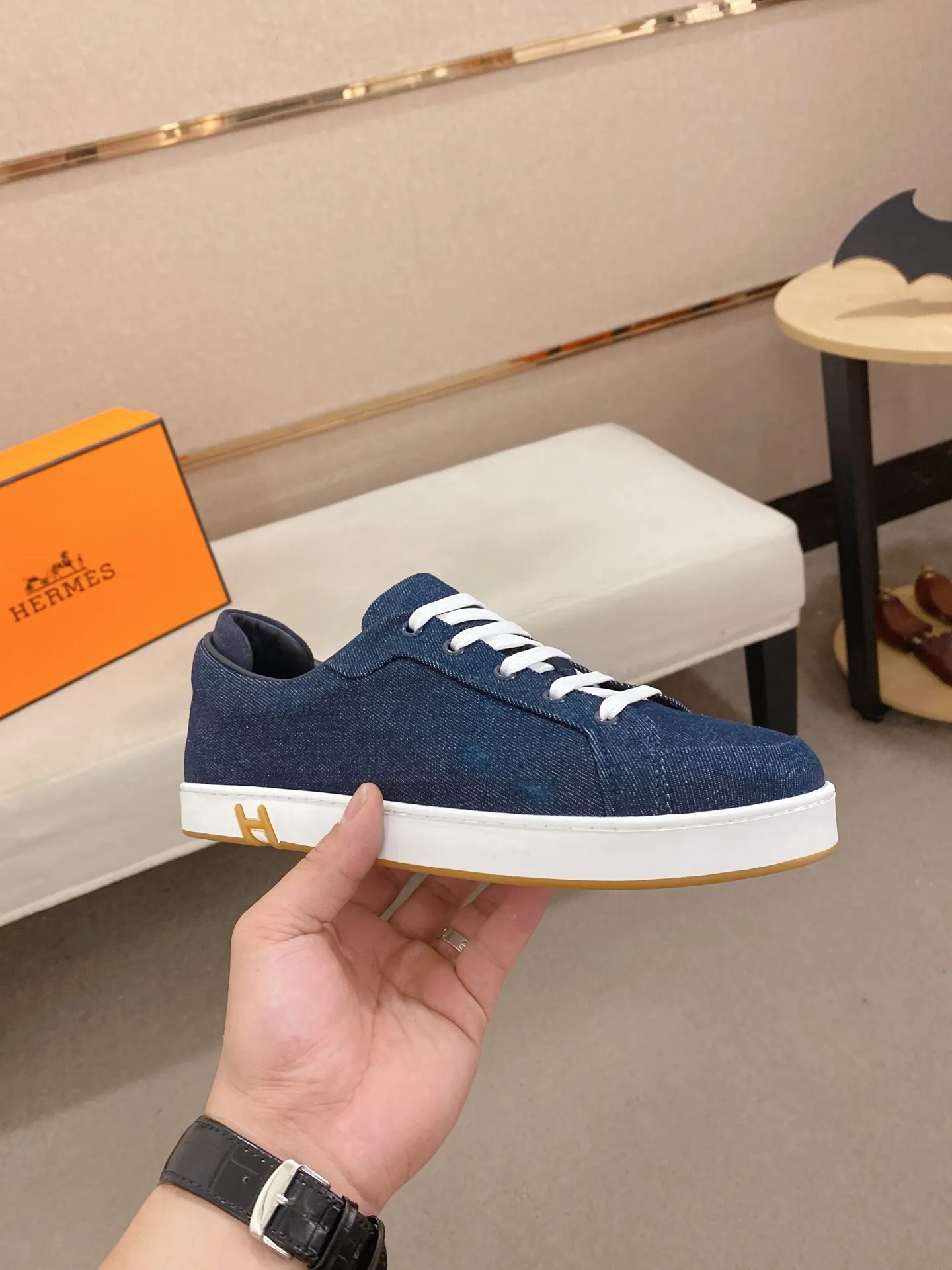 Men's clothing and shoes💰: 442💰《HERMES》【Classic original single version】Hermès; top 🔝purchase agent🔍🔍men's latest 🇺🇸 counter sales simultaneously, imported from Italy original ▲▲cowhide ▲▲ (high-end, nobility, class) ) Exquisite workmanship (Italian 🇮🇹 imported water-dyed 🐂 cowhide lining) sole: original sole provided by the original factory, ⚠️exclusive double-layer activity·TPR·rubber·combined molded outsole; super comfortable·wear-resistant·non-slip·environmental protection The real thing is more beautiful if you take the real thing (high quality, follow the order). You can enter and exit the counter at will * Number of yards: 38-44 (45 can be customized and cannot be returned or exchanged)